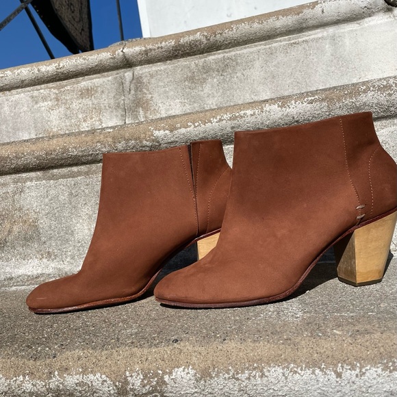 Rachel Comey brown ankle boot. - Picture 6 of 9